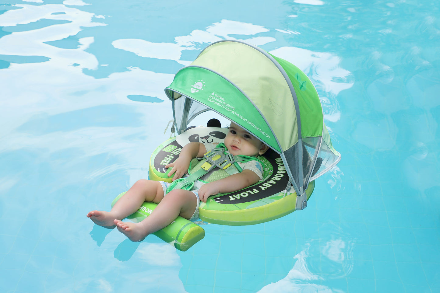 A happy baby safely enjoying the pool in a Mambobaby™ Panda Float, maintaining the stable 40-degree swimming angle.
