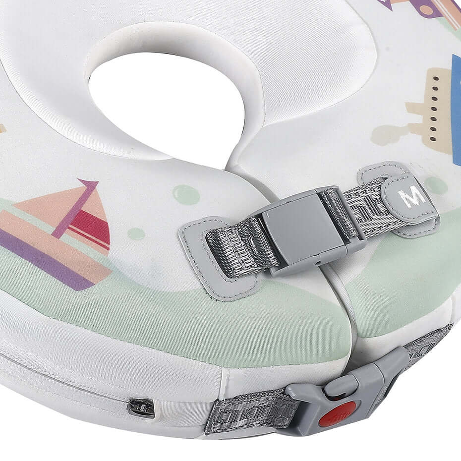 Instructional guide on how to securely lock and unlock the Mambobaby™ Neck Float.